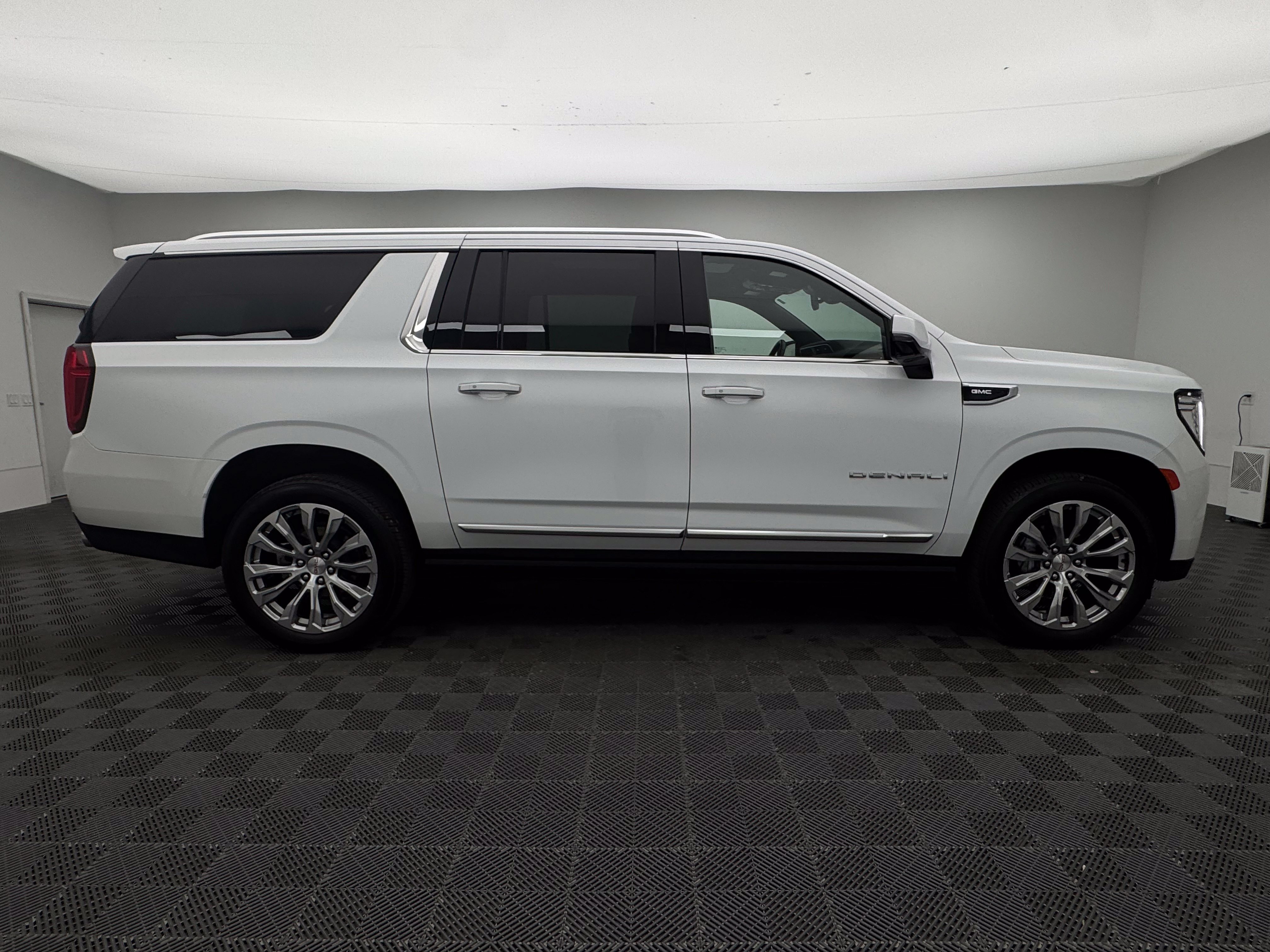 Used 2024 GMC Yukon XL Denali w/ Max Trailering Package AWD/4WD image 7
