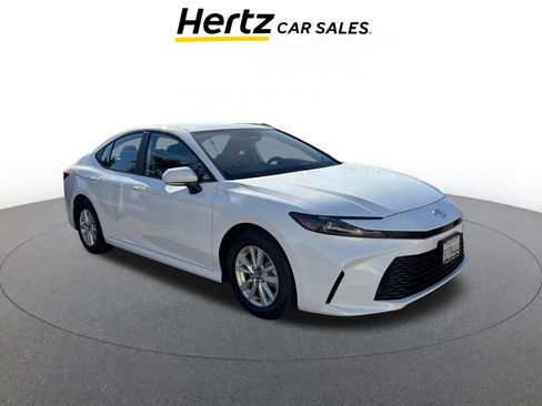 Used 2025 Toyota Camry LE image 1