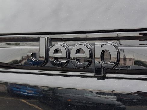 Used 2024 Jeep Grand Cherokee Limited w/ Luxury Tech Group II AWD/4WD image 29