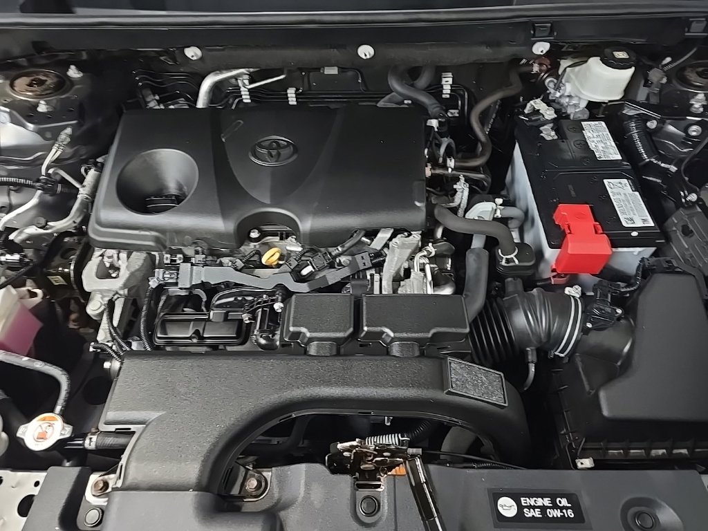 Used 2021 Toyota RAV4 LE AWD/4WD image 12