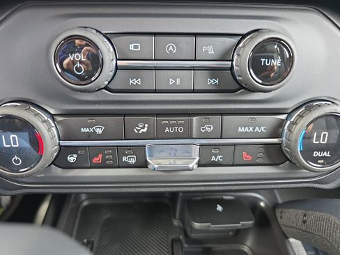 New 2025 Ford Bronco Badlands image 30