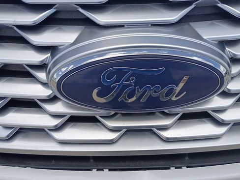 Used 2018 Ford Explorer Platinum AWD/4WD image 12