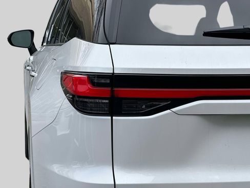 New 2026 Lexus TX 500h AWD image 10