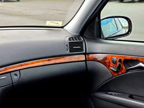 Used 2005 Mercedes-Benz E 320 4MATIC Sedan image 22