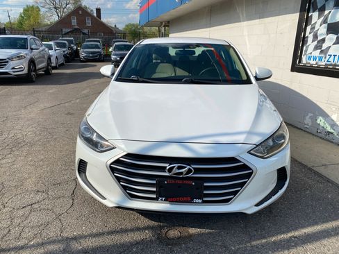 Used 2017 Hyundai Elantra SE FWD image 5