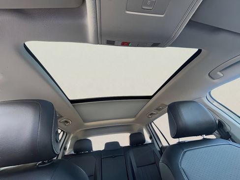 Used 2022 Volkswagen Tiguan SE w/ Panoramic Sunroof Package FWD image 47