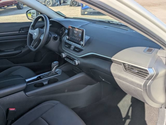 Used 2025 Nissan Altima 2.5 S FWD image 30