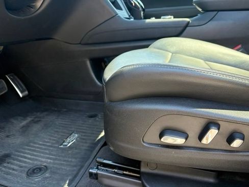 Used 2023 Cadillac XT6 Sport w/ Technology Package AWD/4WD image 30