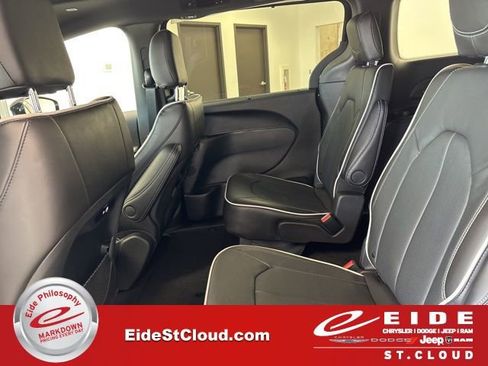 New 2026 Chrysler Pacifica Limited w/ S Appearance Package image 19