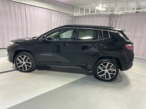 Used 2024 Jeep Compass Limited w/ Elite Group AWD/4WD image 4