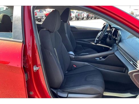 Used 2021 Hyundai Elantra SEL image 7