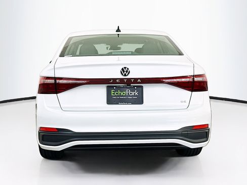 Used 2025 Volkswagen Jetta SE image 7