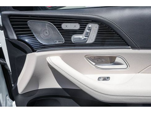 New 2026 Mercedes-Benz GLS 580 4MATIC image 17