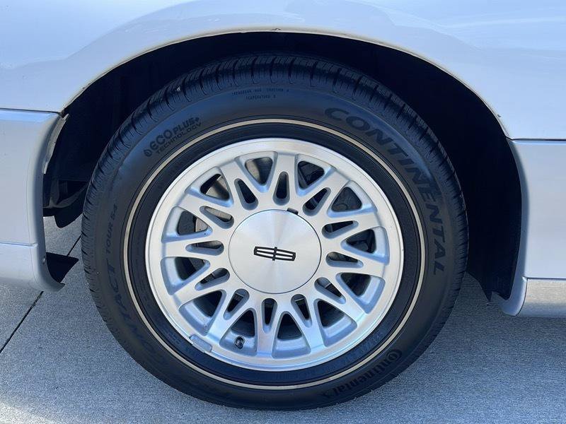 Used 1999 Lincoln Town Car Signature RWD image 18