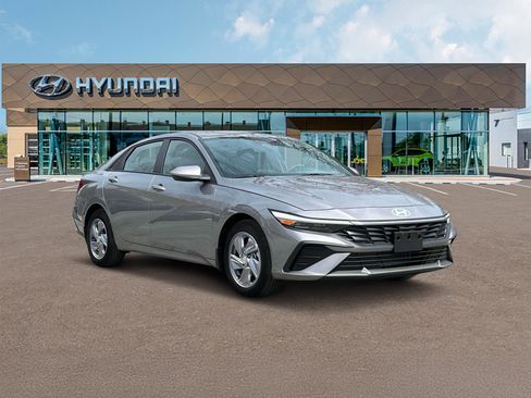 New 2025 Hyundai Elantra SE image 11