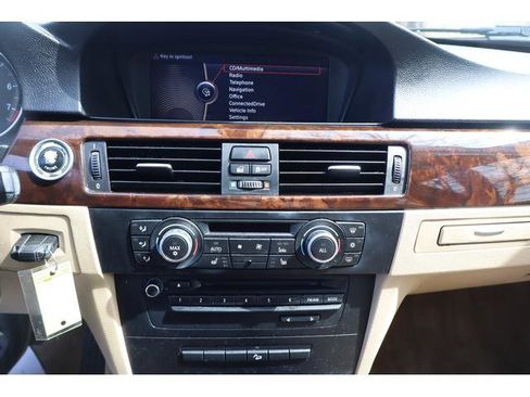 Used 2011 BMW 328i xDrive Sedan AWD/4WD image 12