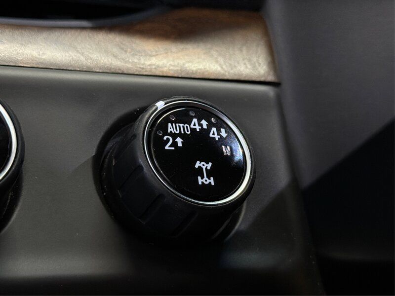 Used 2020 Cadillac Escalade ESV Premium Luxury AWD/4WD image 30