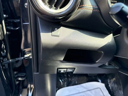 Used 2019 Nissan Kicks SR w/ SR Premium Package image 11