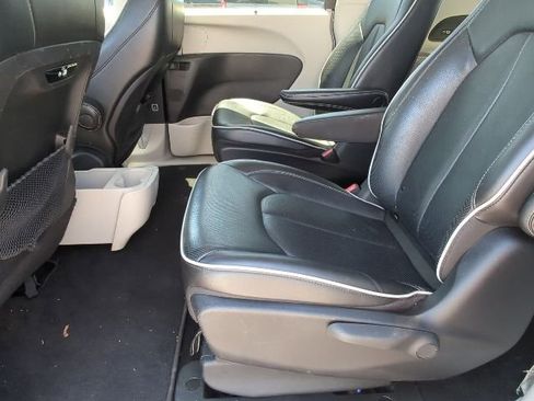 Used 2021 Chrysler Pacifica Limited FWD image 27