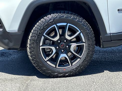 Used 2025 Jeep Compass Trailhawk AWD/4WD image 25