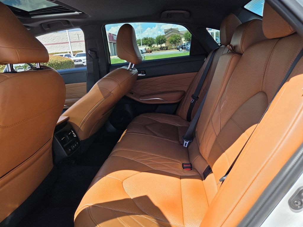 Used 2019 Toyota Avalon Limited w/ Advanced Safety Package FWD image 6