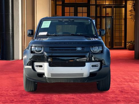 Used 2025 Land Rover Defender 110 S image 7