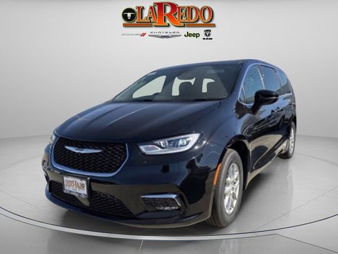 New 2026 Chrysler Pacifica Select image 4