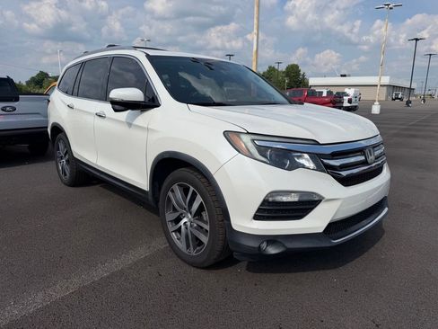 Used 2018 Honda Pilot Touring image 3