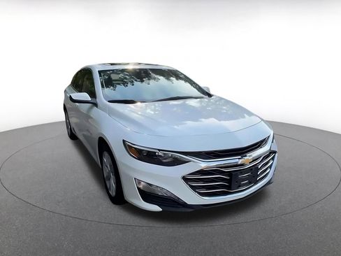 Used 2024 Chevrolet Malibu LT image 3