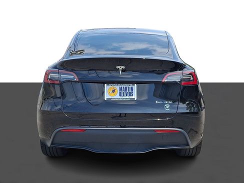 Used 2023 Tesla Model Y Long Range AWD/4WD image 5