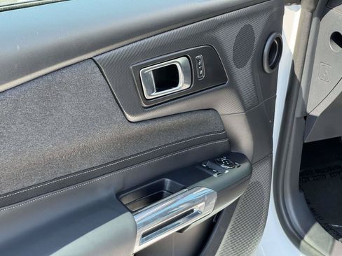 Used 2025 Ford Mustang Coupe RWD image 21
