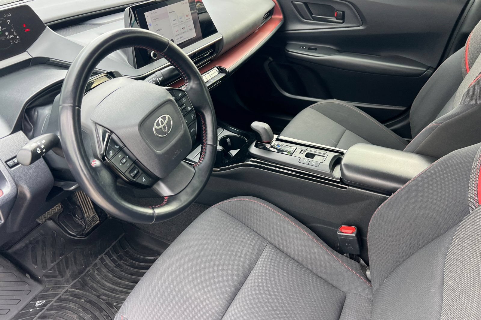 Used 2024 Toyota Prius Prime FWD image 7