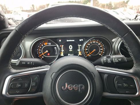 Used 2022 Jeep Wrangler Unlimited Sahara w/ Cold Weather Group AWD/4WD image 21