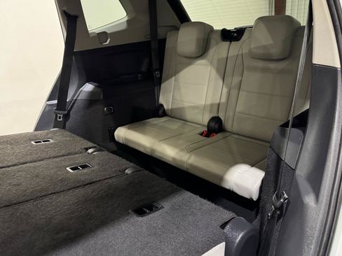 Used 2019 Volkswagen Tiguan SE FWD image 18