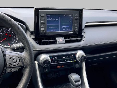 Used 2022 Toyota RAV4 XLE AWD/4WD image 6