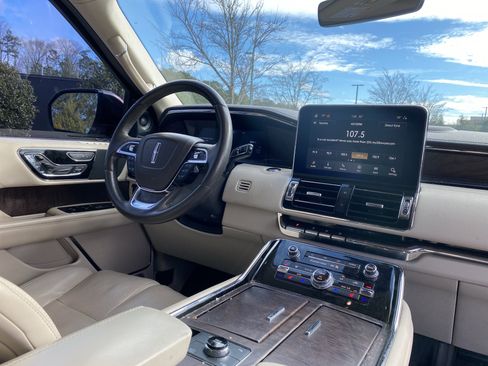 Used 2020 Lincoln Navigator Reserve image 6