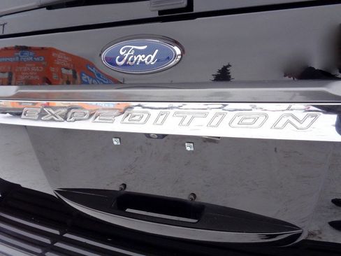 Used 2017 Ford Expedition EL XLT image 5