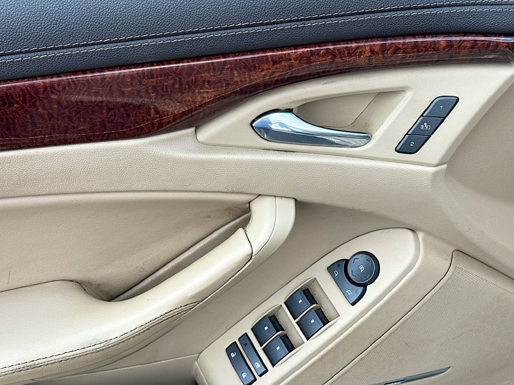 Used 2010 Cadillac CTS Luxury RWD image 21