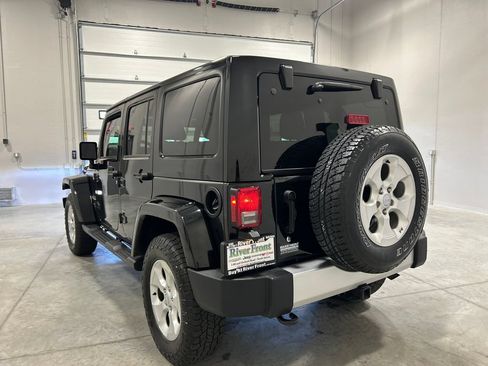 Used 2015 Jeep Wrangler Unlimited Sahara w/ Connectivity Group AWD/4WD image 8
