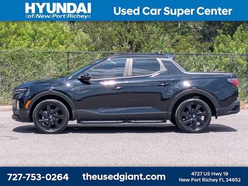 Used 2023 Hyundai Santa Cruz Night AWD/4WD image 2