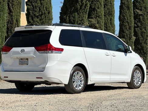 Used 2014 Toyota Sienna XLE FWD image 4