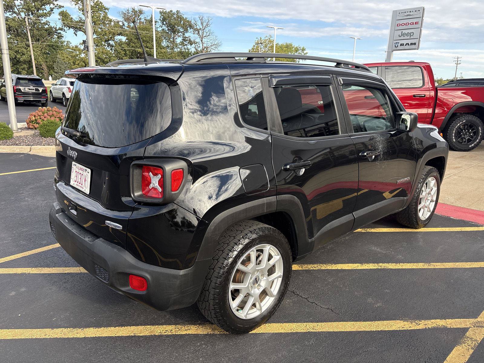Used 2022 Jeep Renegade Latitude AWD/4WD image 5