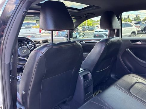 Used 2017 Volkswagen Jetta GLI FWD image 28