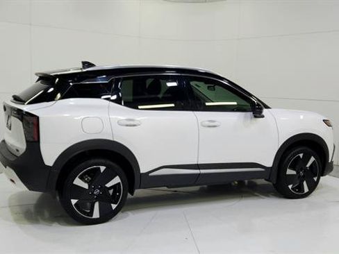 Certified 2025 Nissan Kicks SR FWD image 8