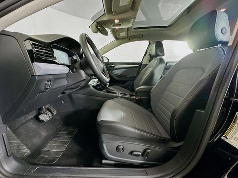 Used 2025 Volkswagen Jetta SE image 13