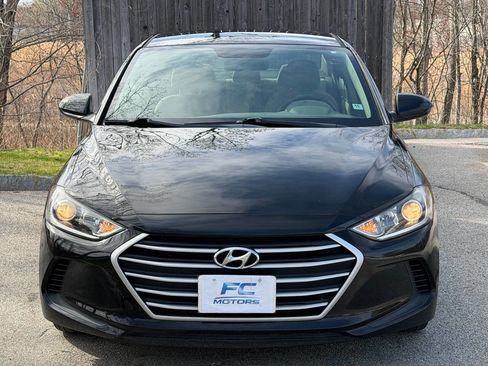 Used 2017 Hyundai Elantra SE image 2