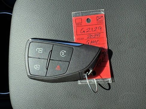 Used 2025 GMC Canyon AT4 w/ Technology Plus Package image 40