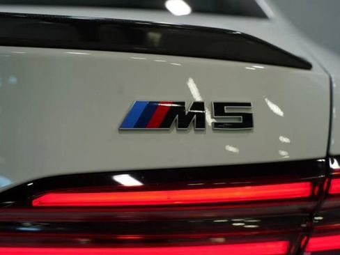 Used 2025 BMW M5 w/ Carbon Package AWD/4WD image 15