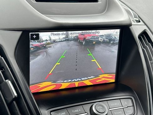 Used 2018 Ford Escape SE w/ SE Sport Appearance Package image 19