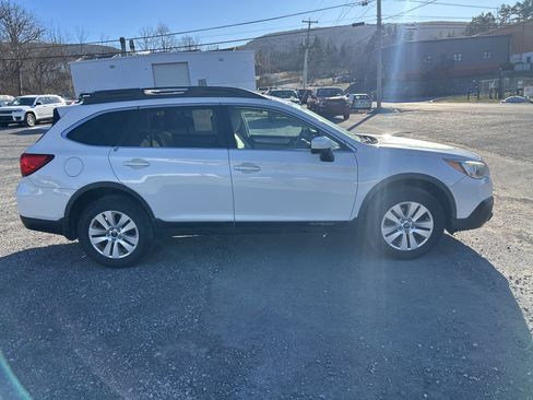 Used 2015 Subaru Outback 2.5i Premium image 2